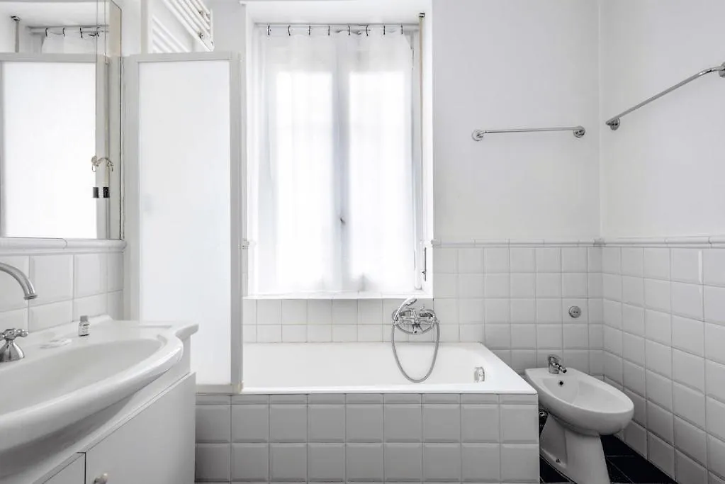 Exclusive 4 Bedrooms Apartment In Brera Milan 0*,